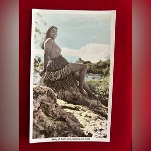 Vintage topless Māori maiden in traditional clothing postcard from New Zealand